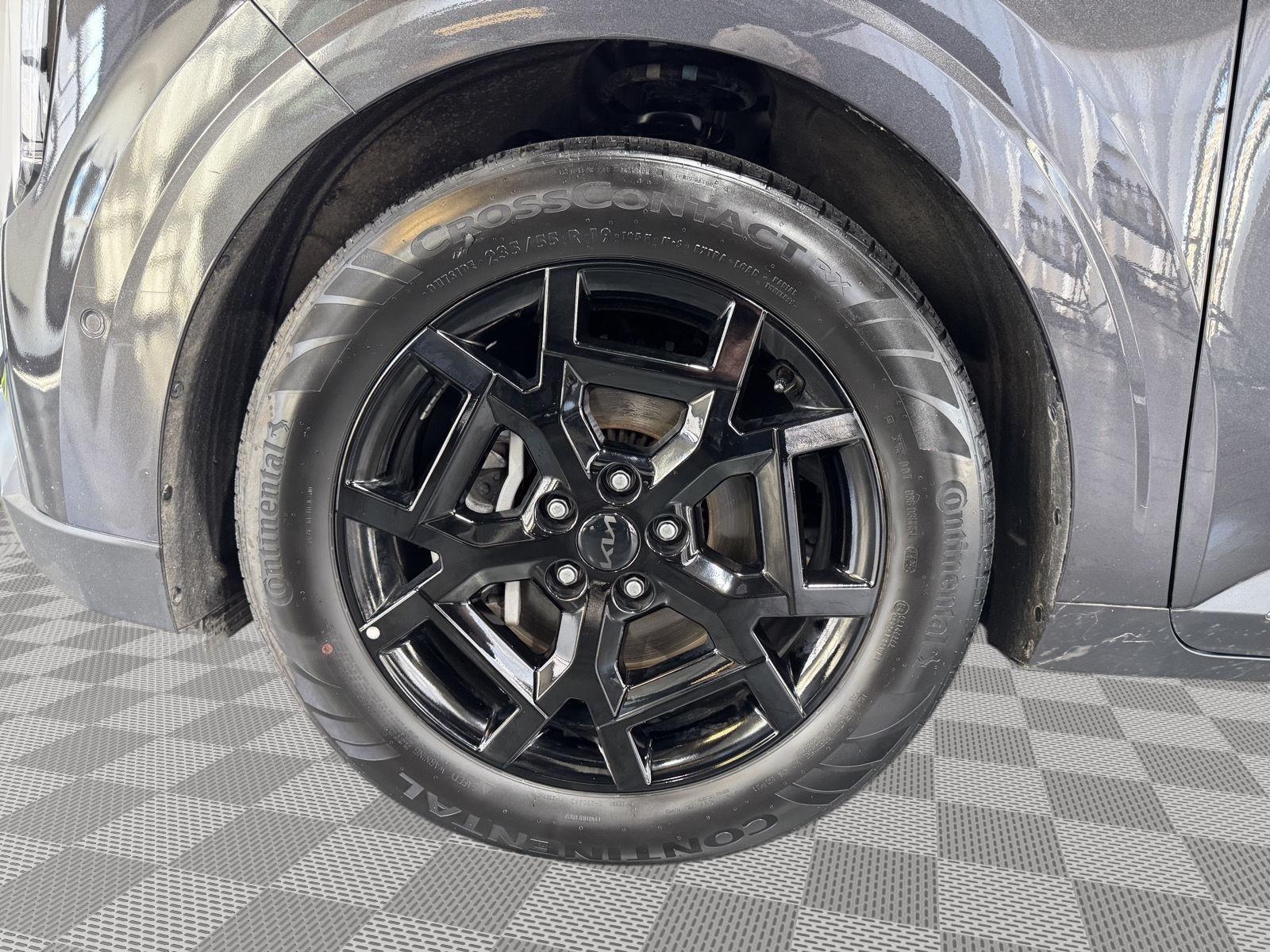 Vehicle photo 10
