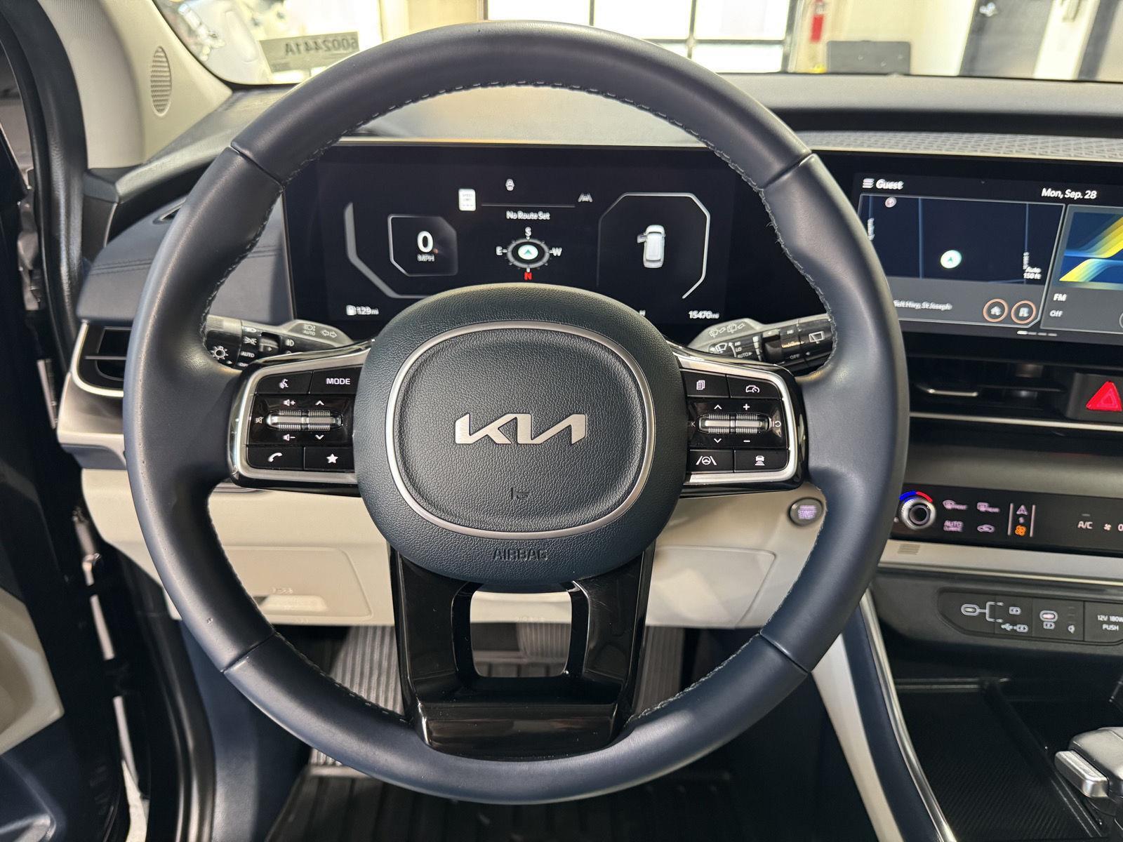 Vehicle photo 12