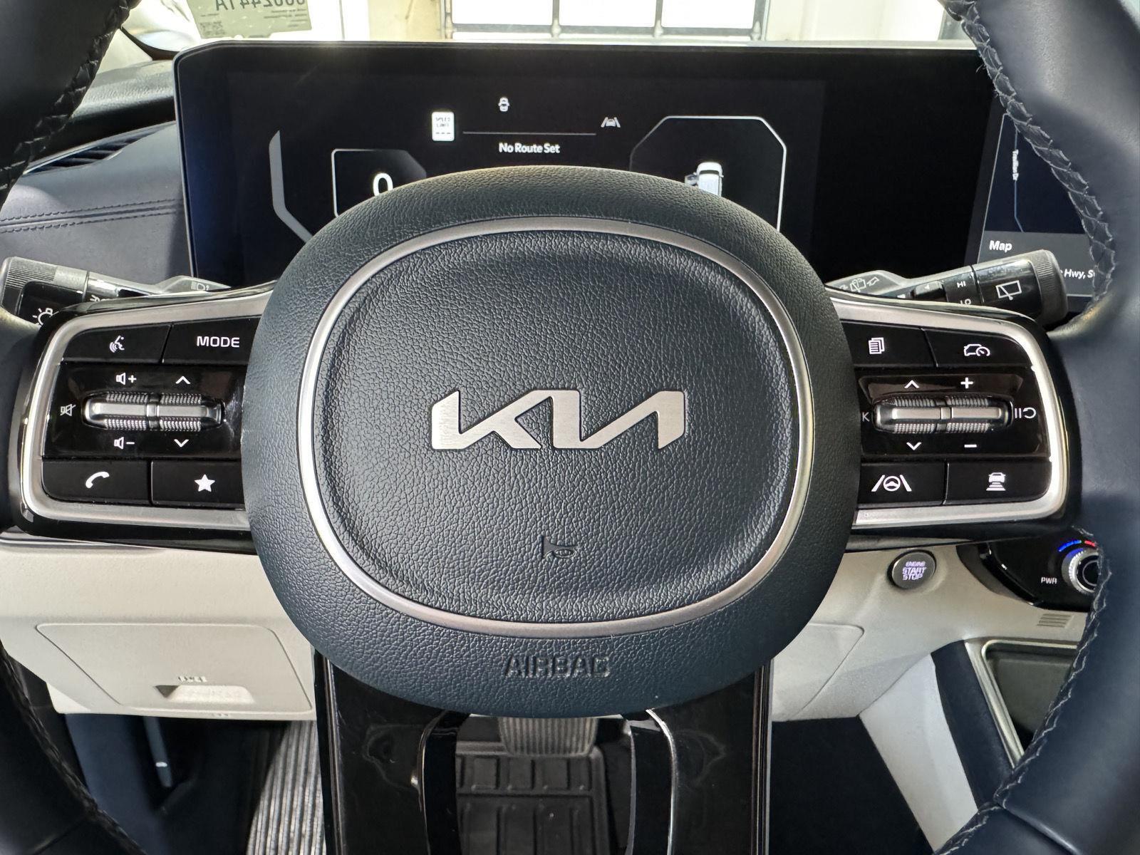 Vehicle photo 13