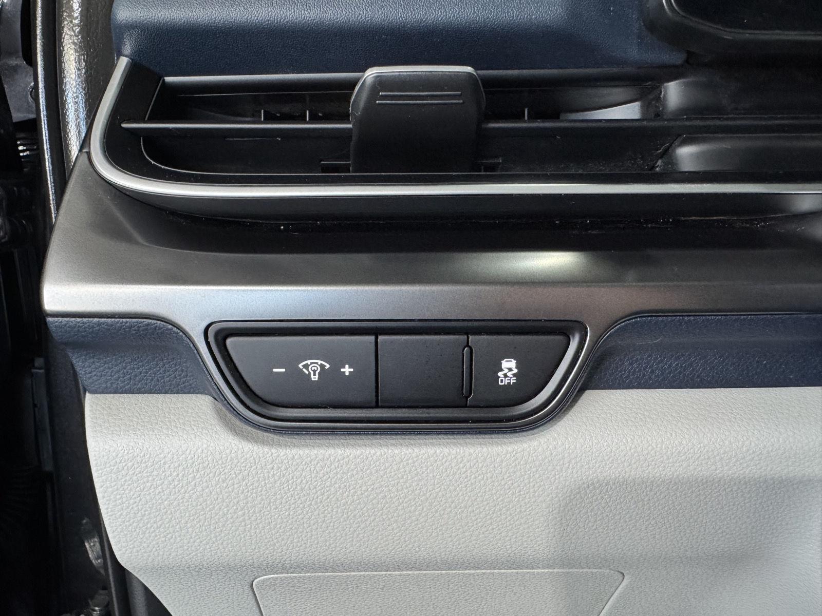Vehicle photo 16