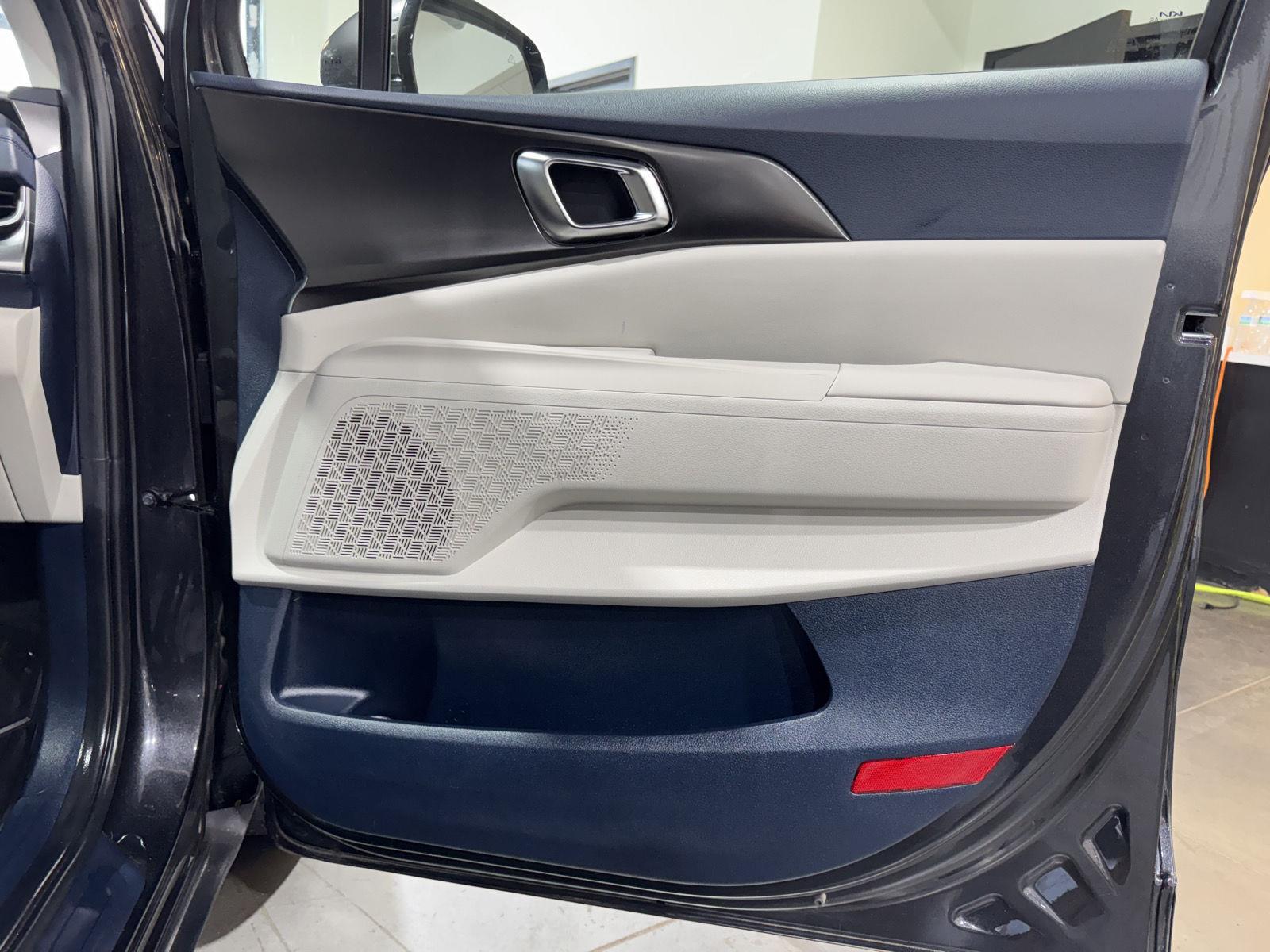Vehicle photo 22