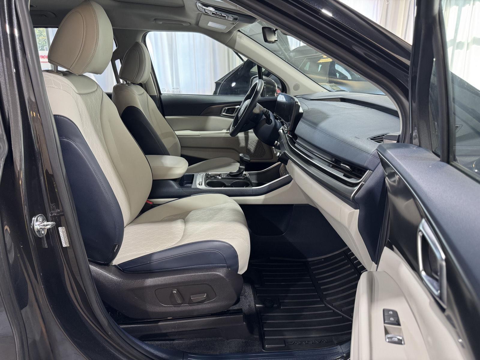 Vehicle photo 23