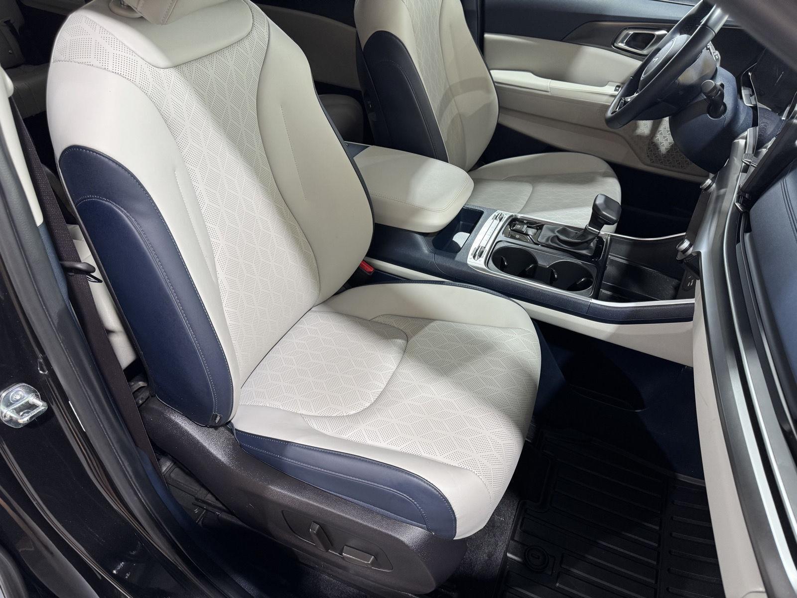 Vehicle photo 24