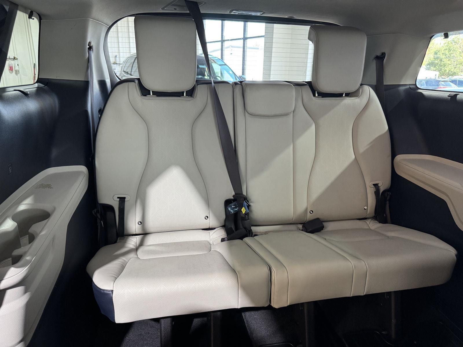 Vehicle photo 27