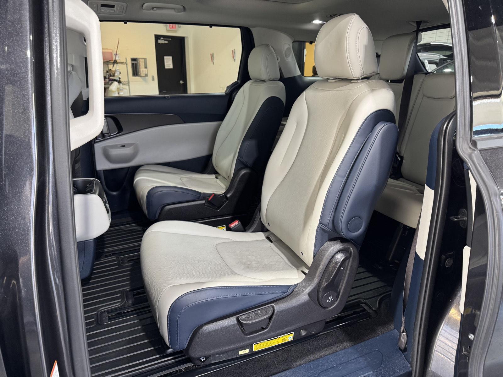 Vehicle photo 28