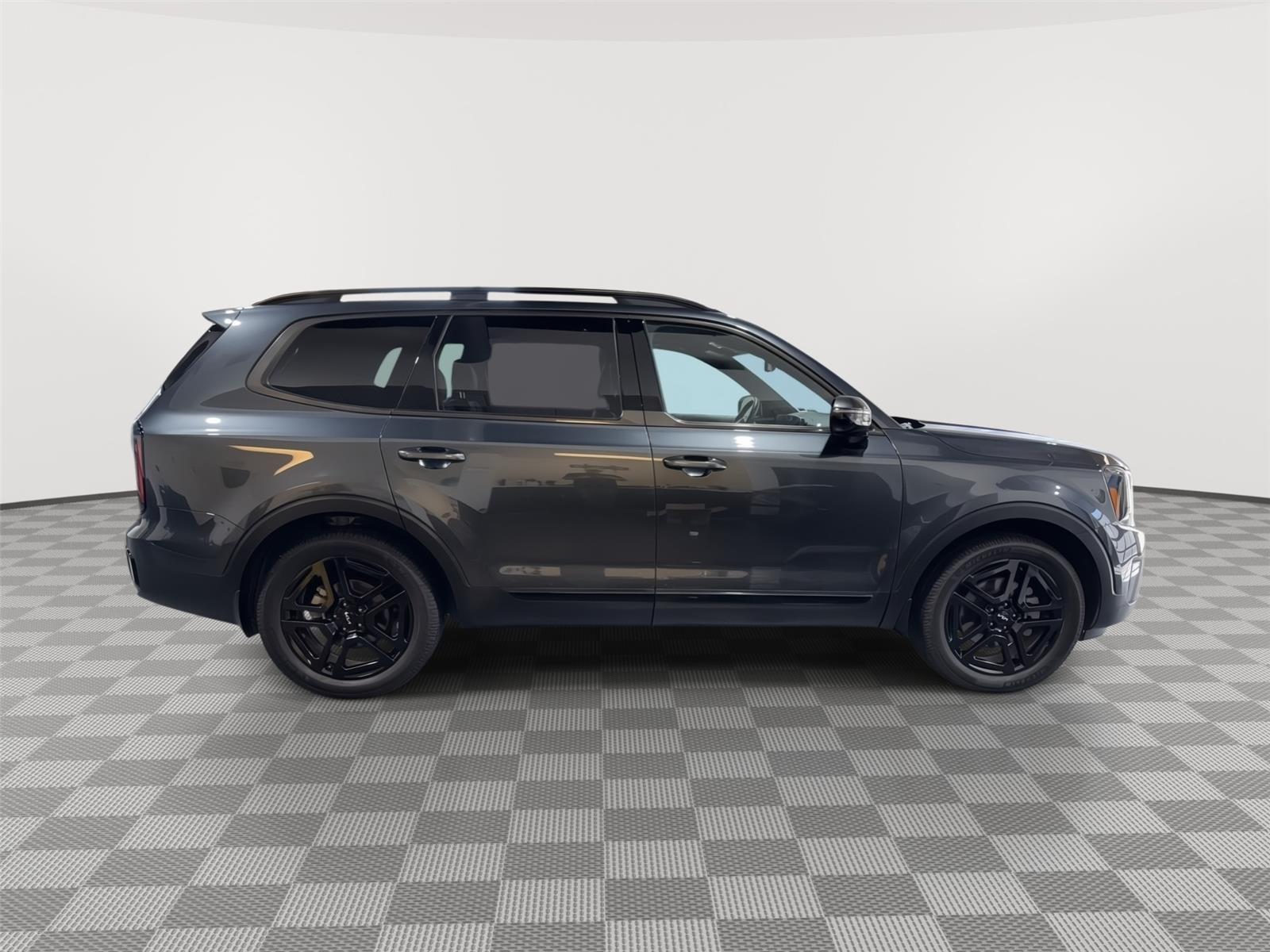 Vehicle photo 7