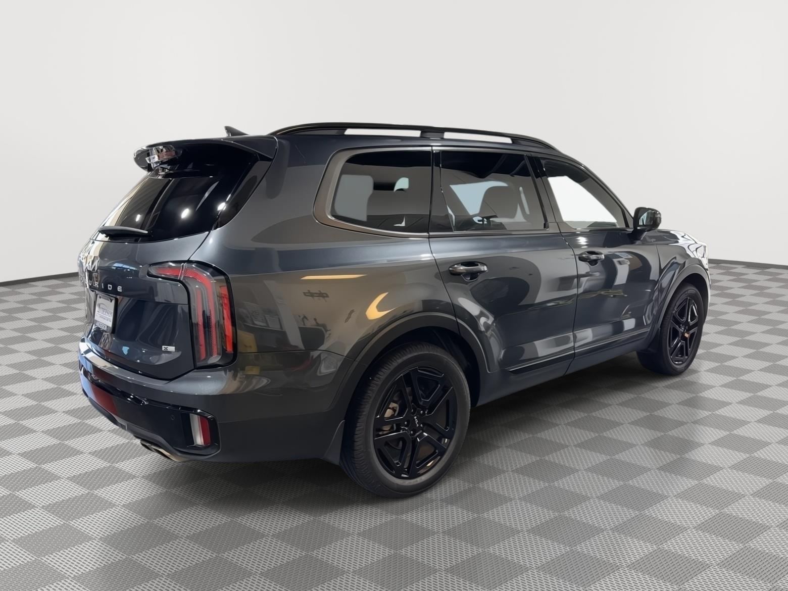 Vehicle photo 8
