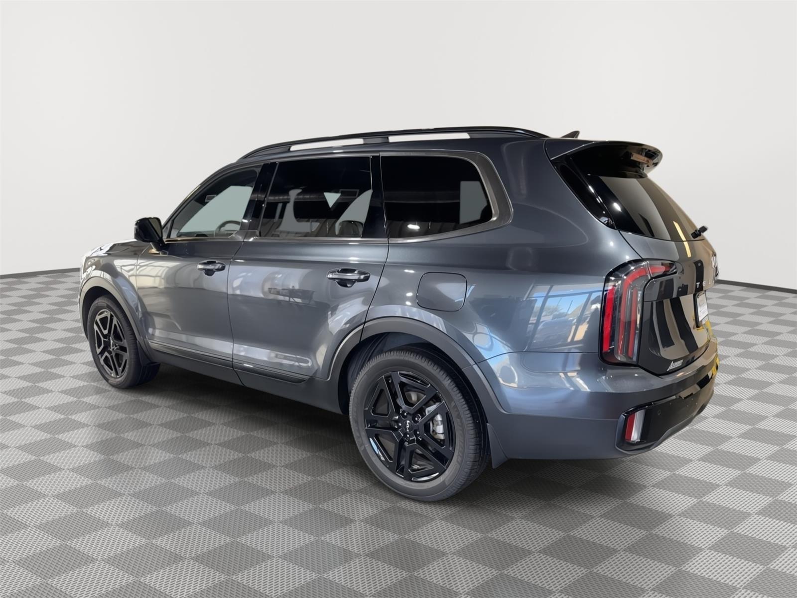 Vehicle photo 10