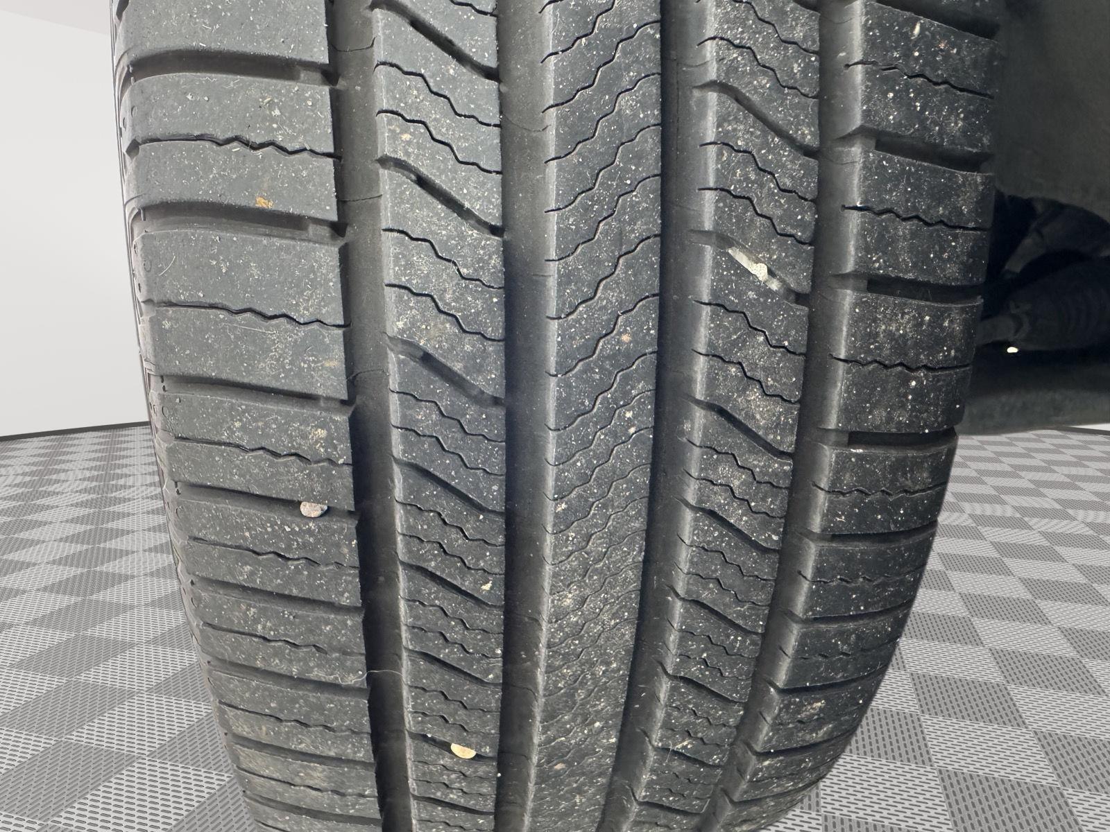 Vehicle photo 12