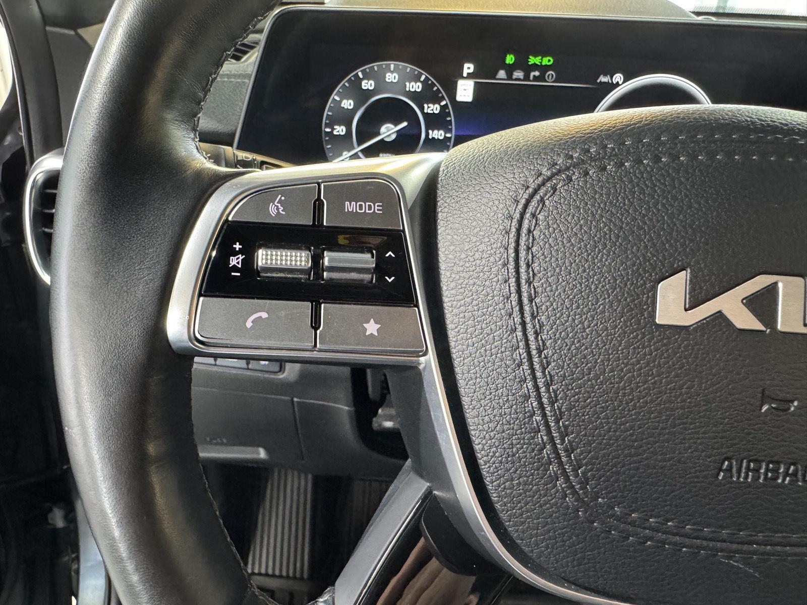 Vehicle photo 15
