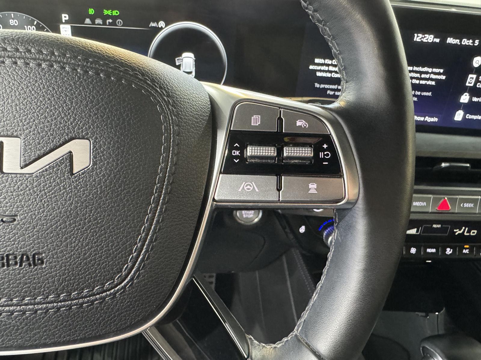 Vehicle photo 16