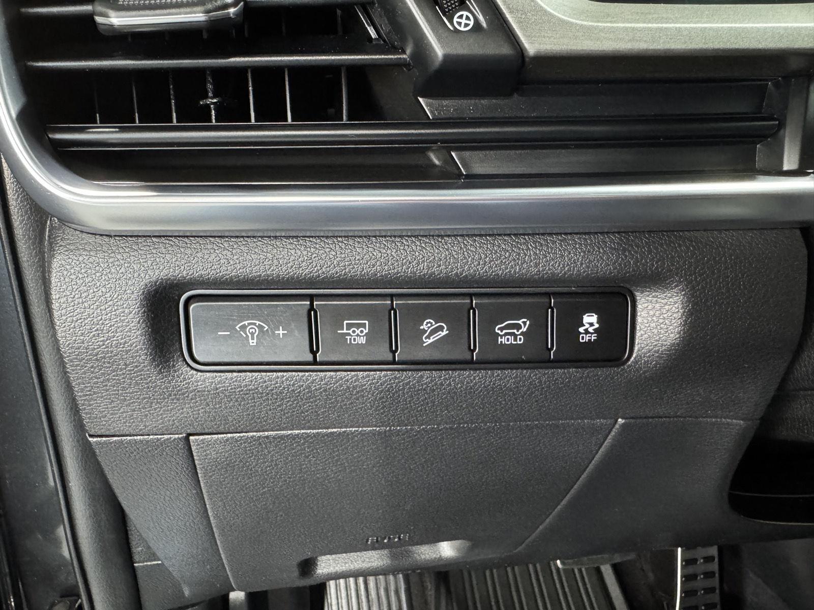 Vehicle photo 18