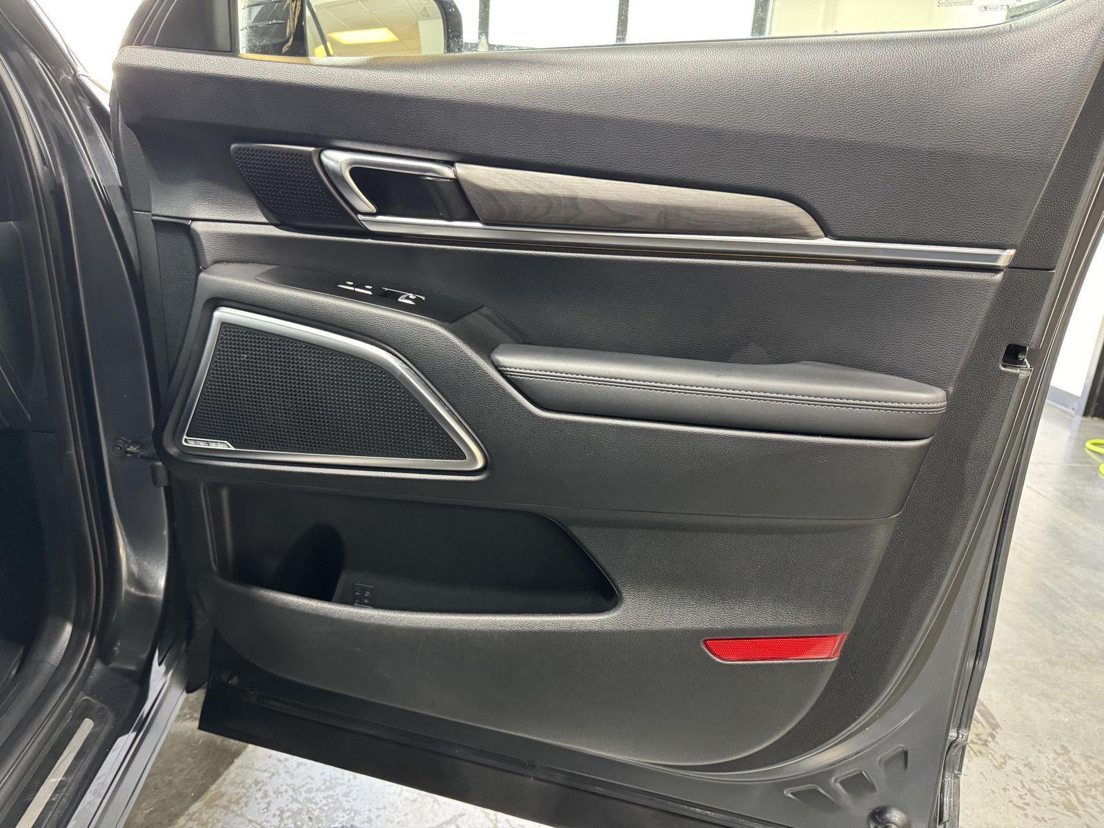 Vehicle photo 21