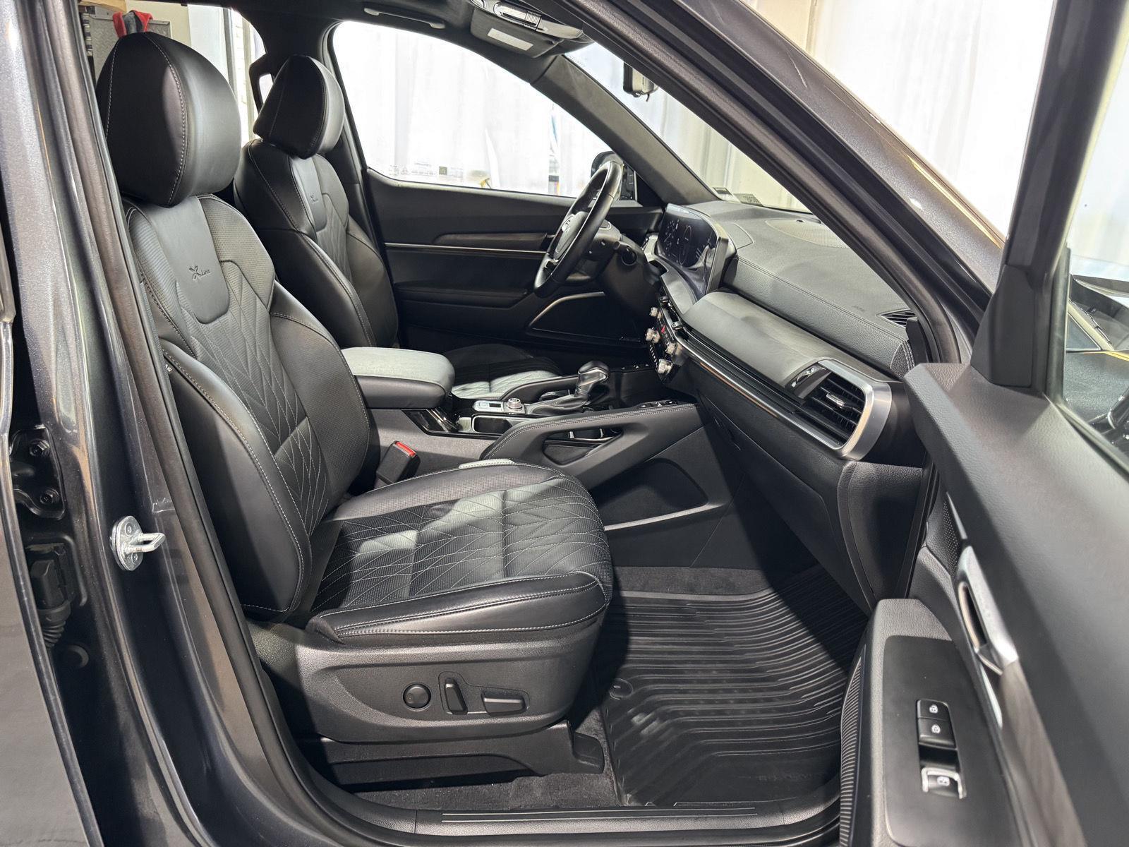 Vehicle photo 22