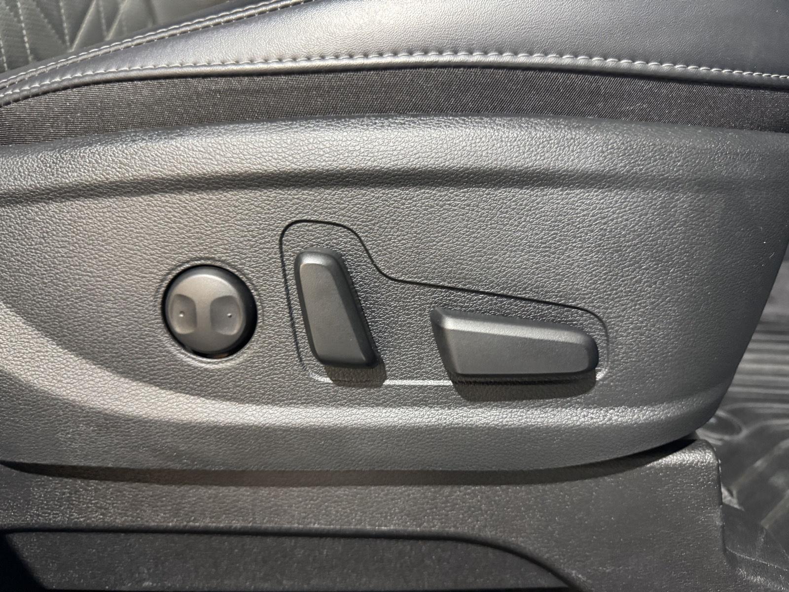 Vehicle photo 24
