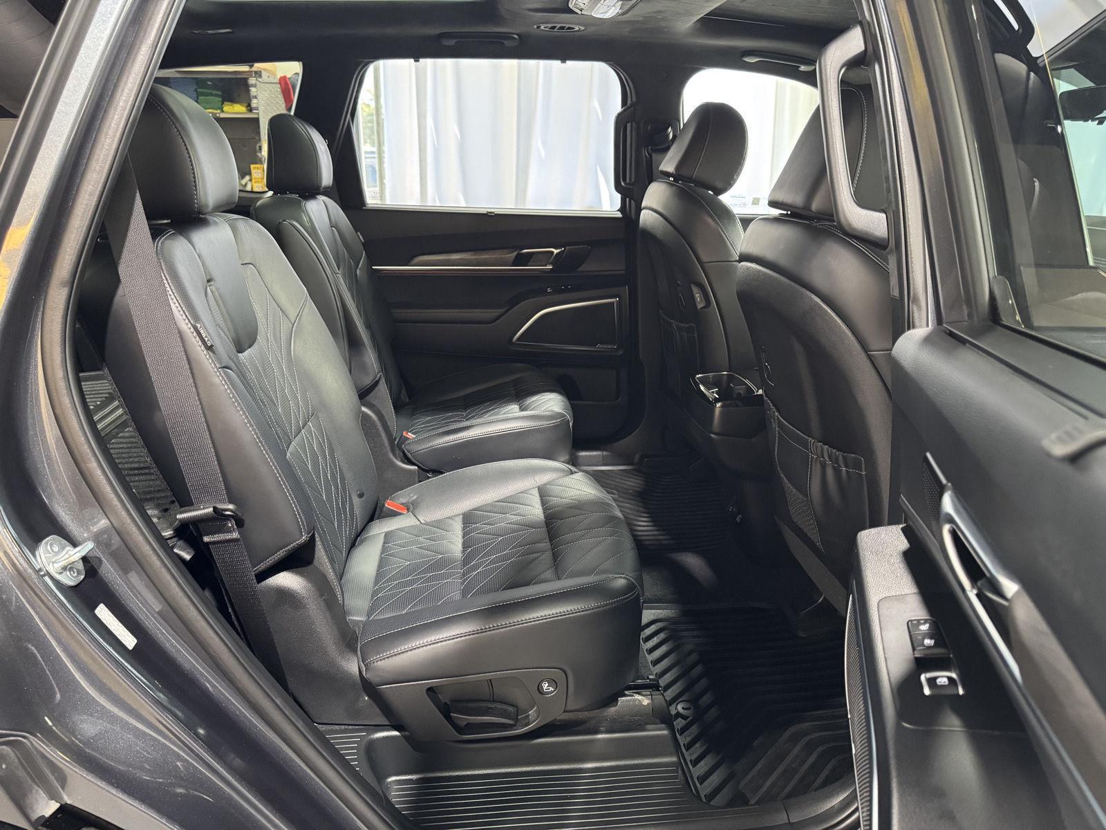 Vehicle photo 26