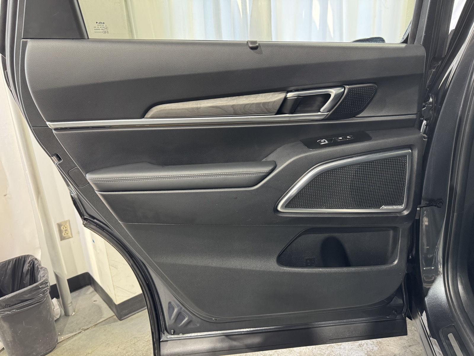 Vehicle photo 27