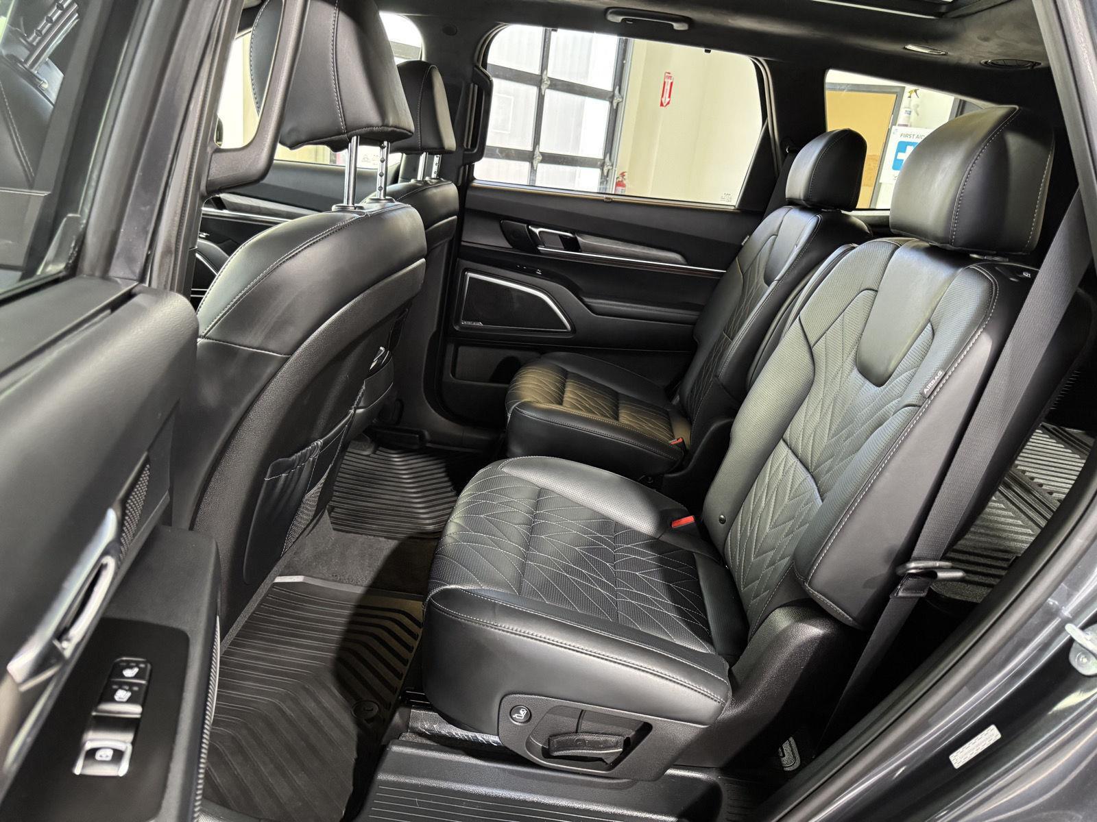 Vehicle photo 28