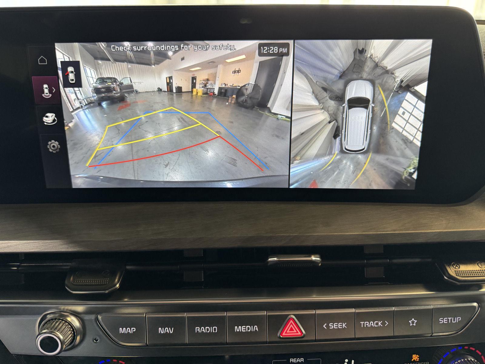 Vehicle photo 33