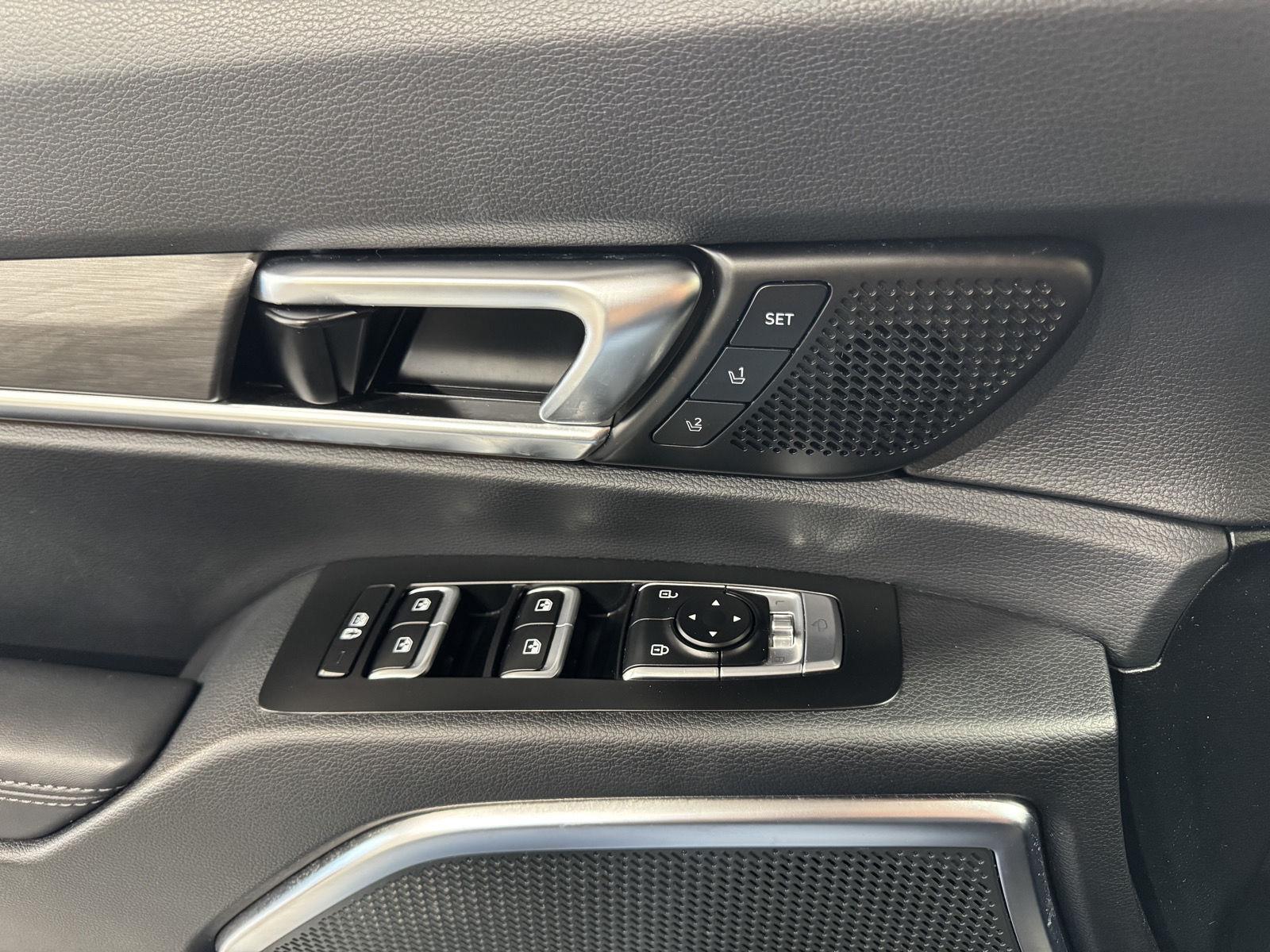 Vehicle photo 38