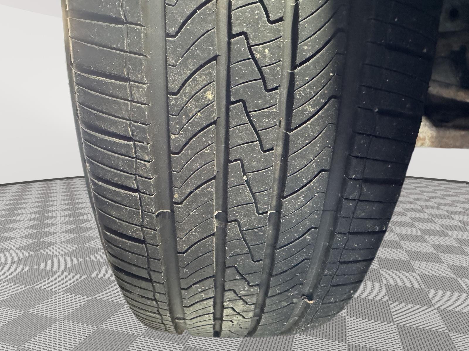 Vehicle photo 10