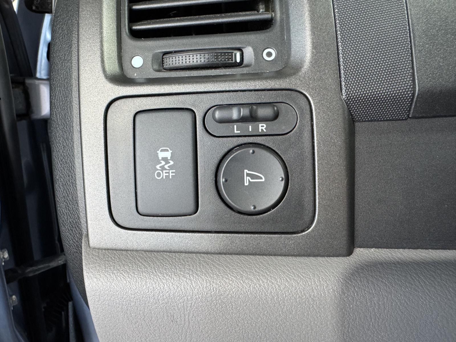 Vehicle photo 21