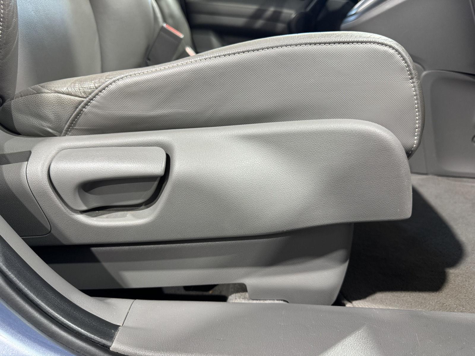 Vehicle photo 25
