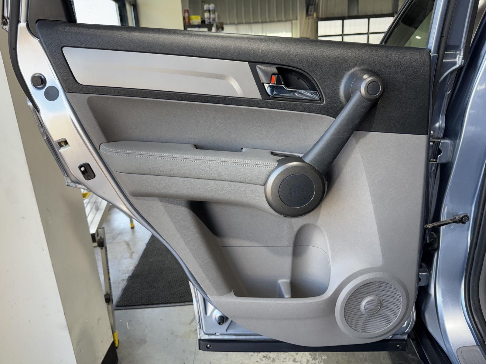 Vehicle photo 28