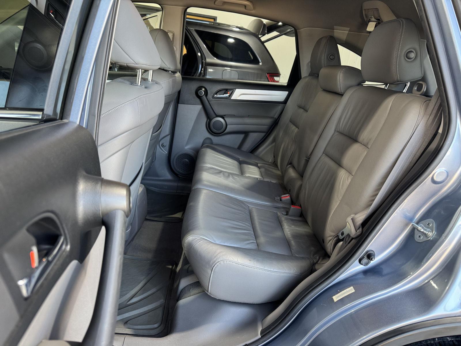 Vehicle photo 29