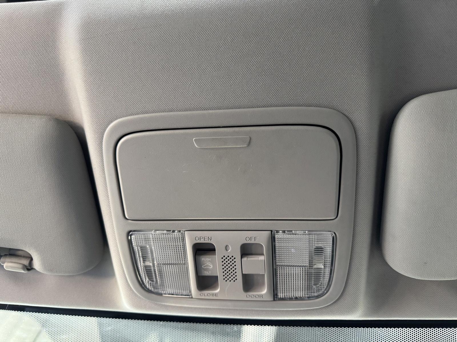 Vehicle photo 30