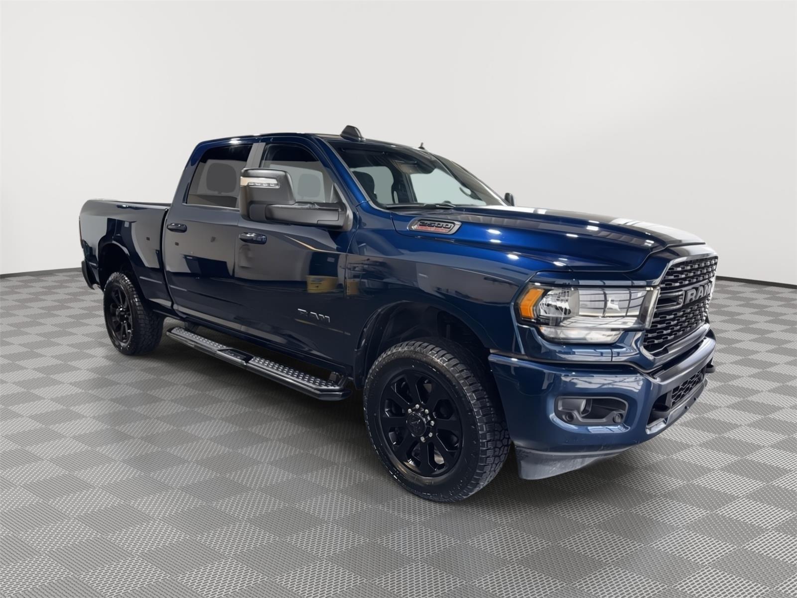 Vehicle photo 4