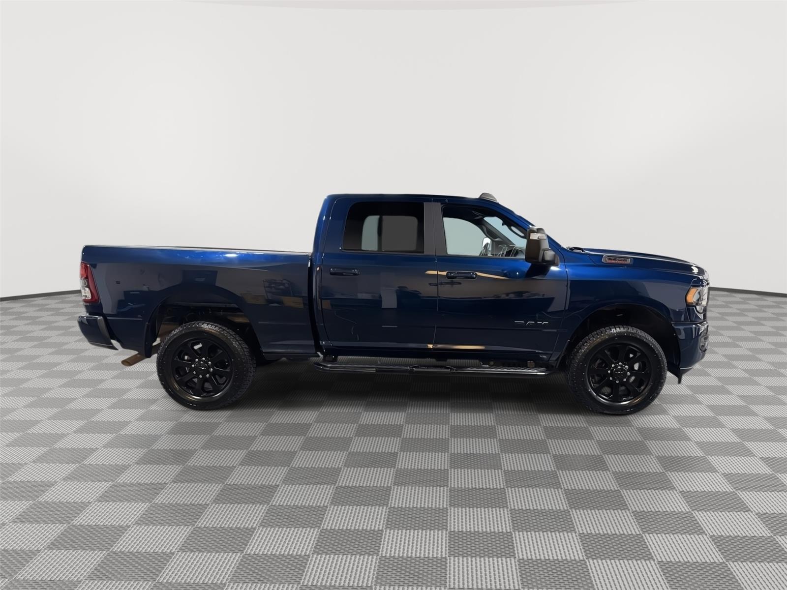 Vehicle photo 5