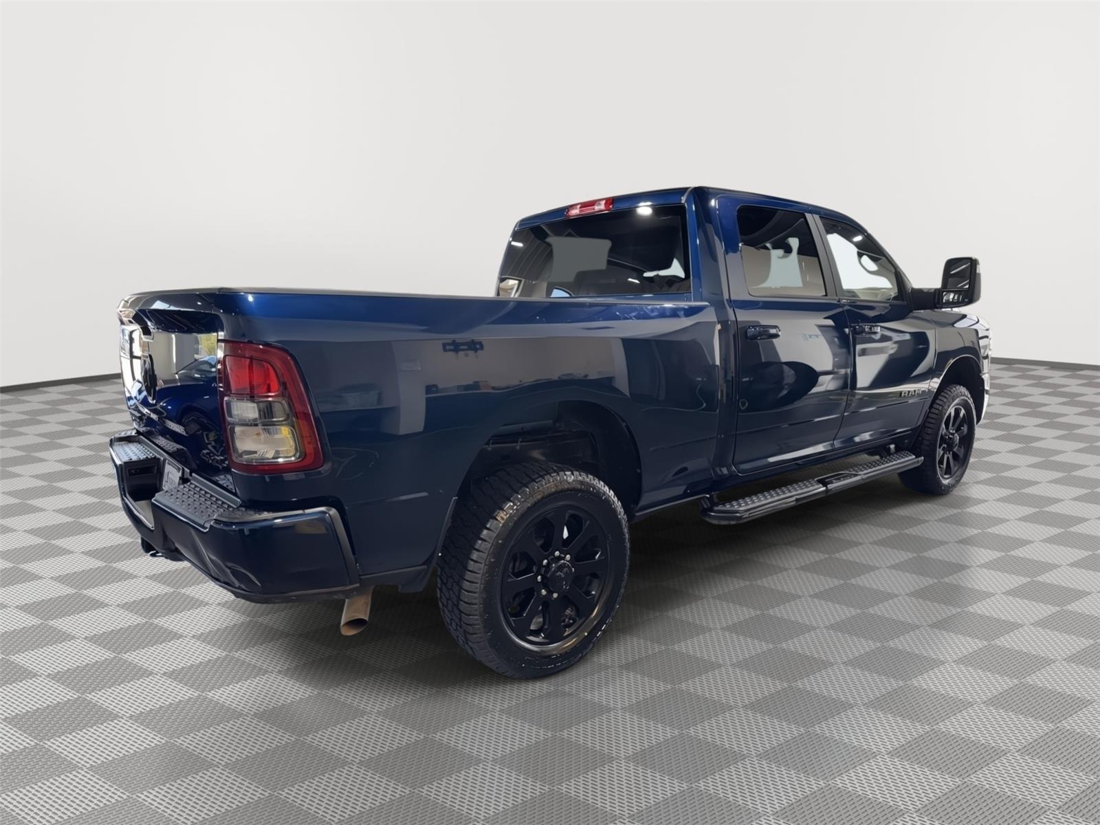 Vehicle photo 6