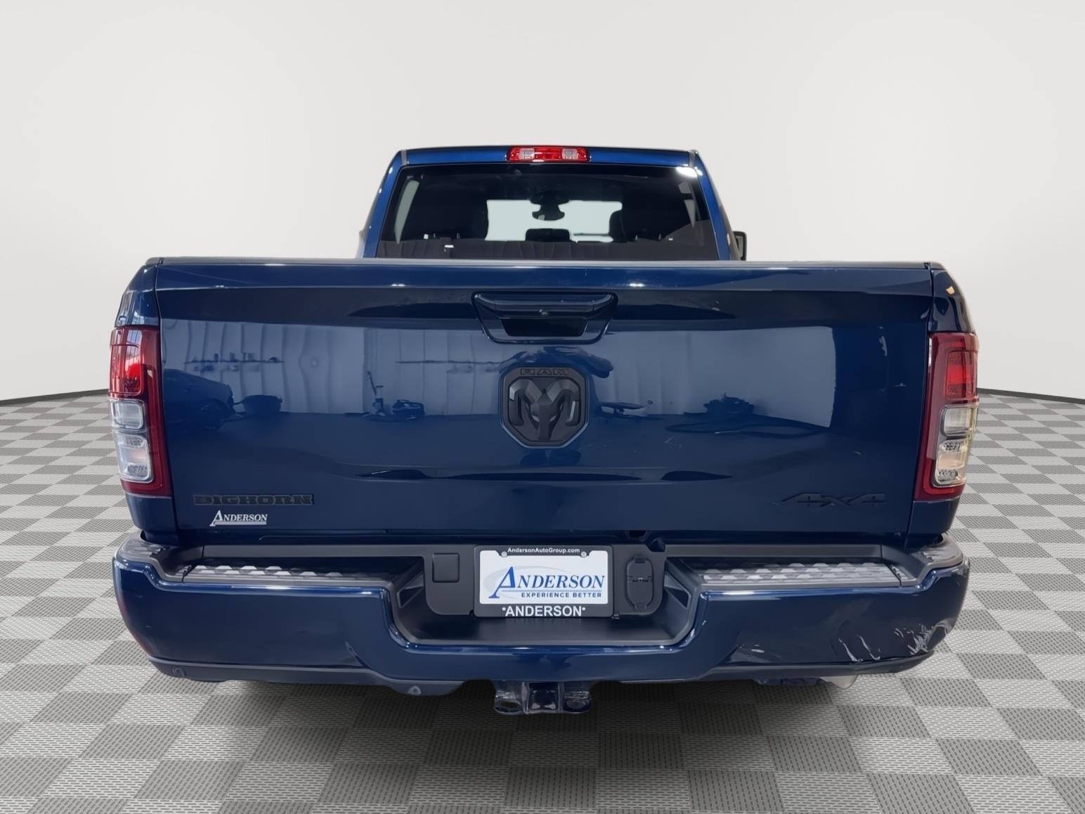 Vehicle photo 7