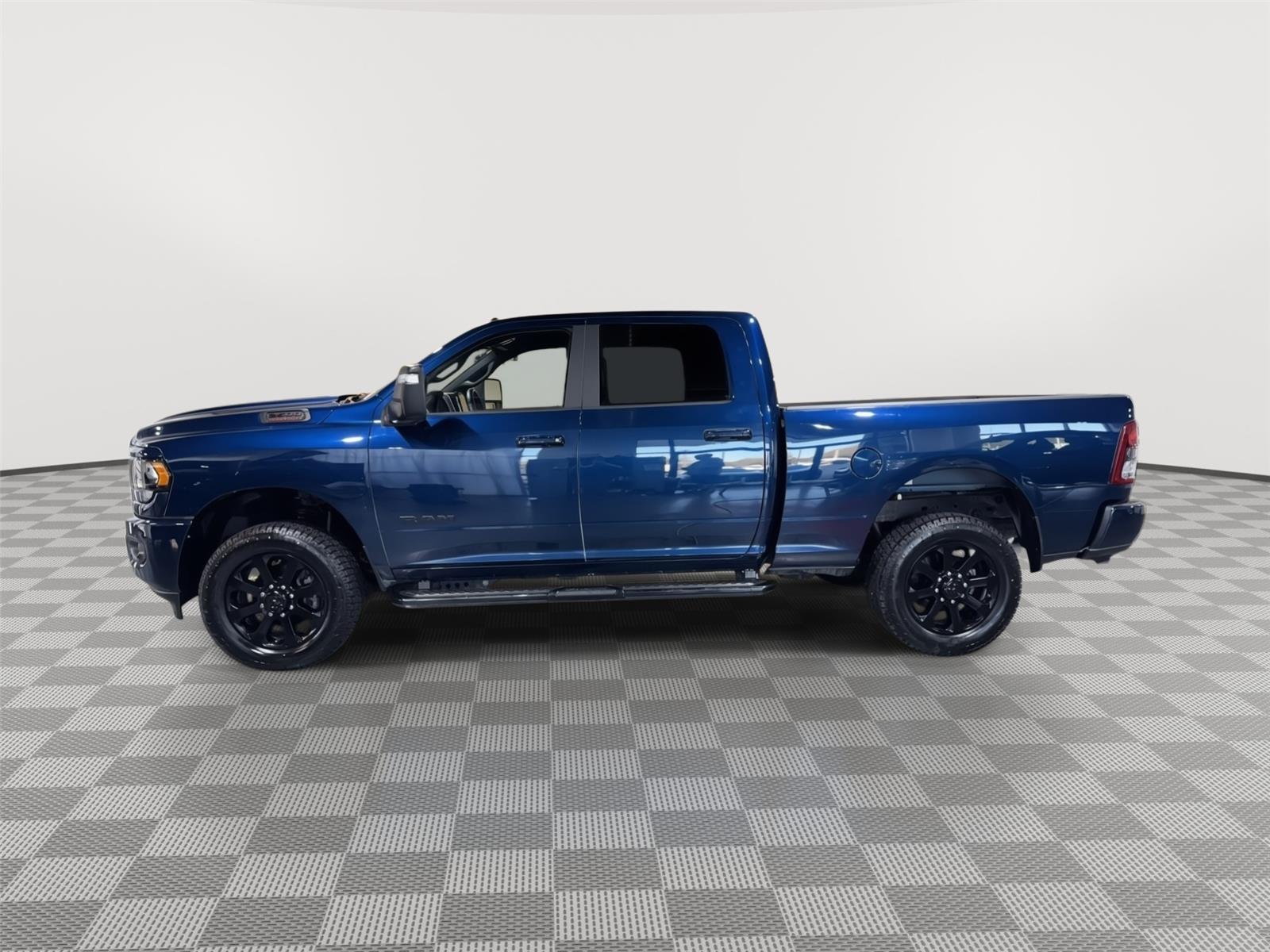 Vehicle photo 8