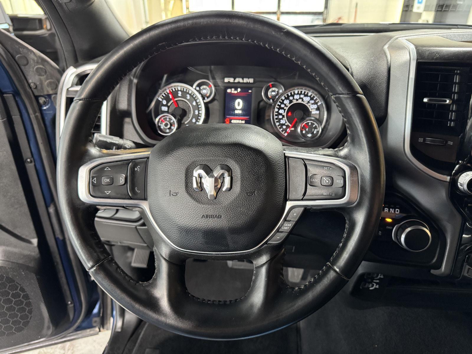 Vehicle photo 11