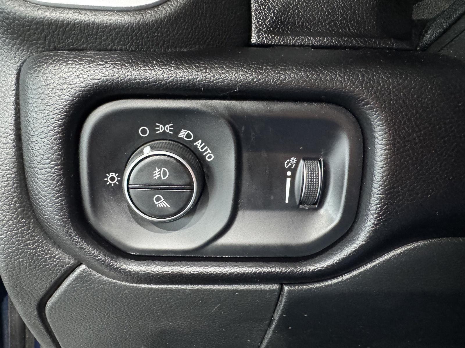 Vehicle photo 15