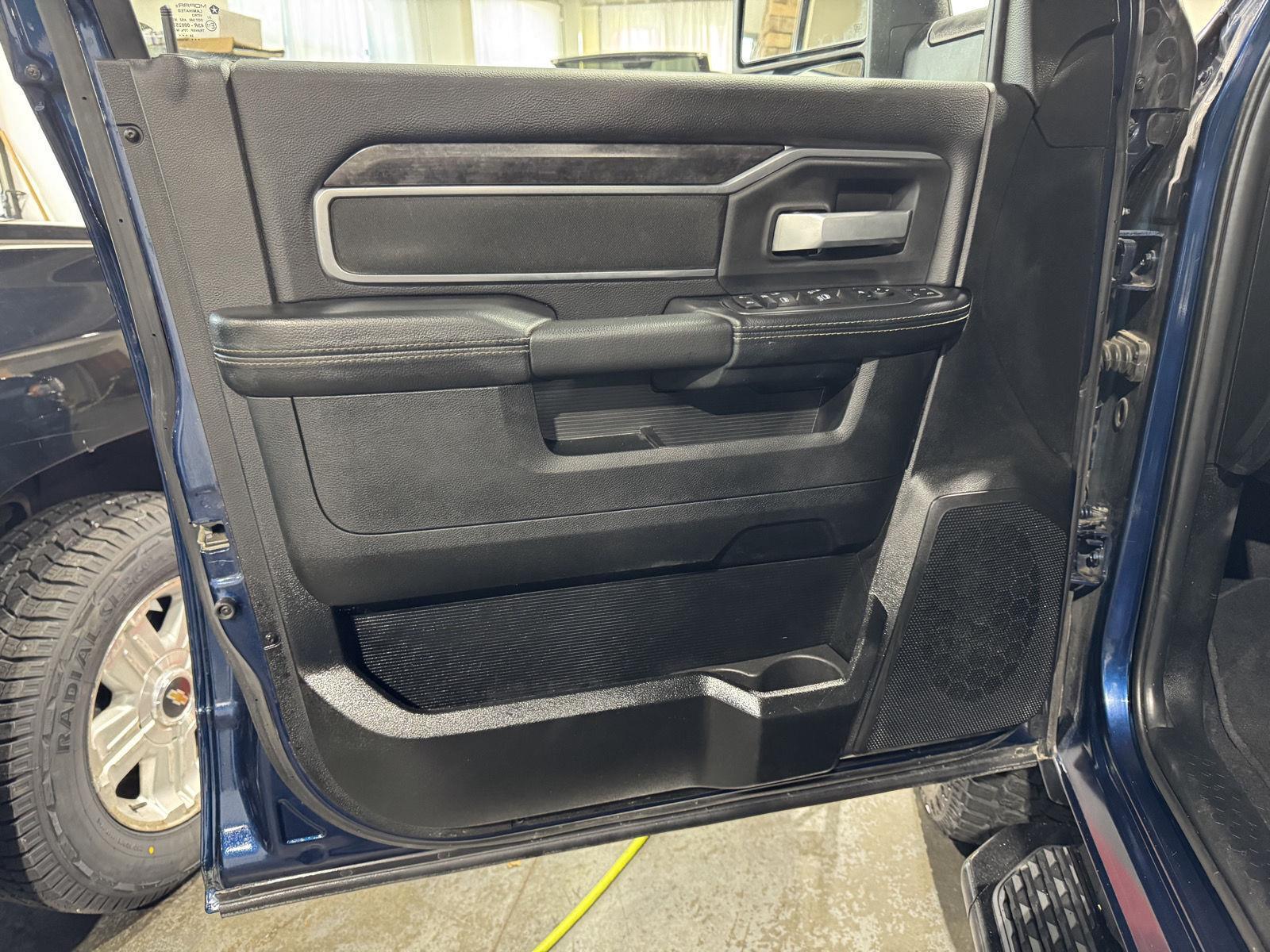 Vehicle photo 16