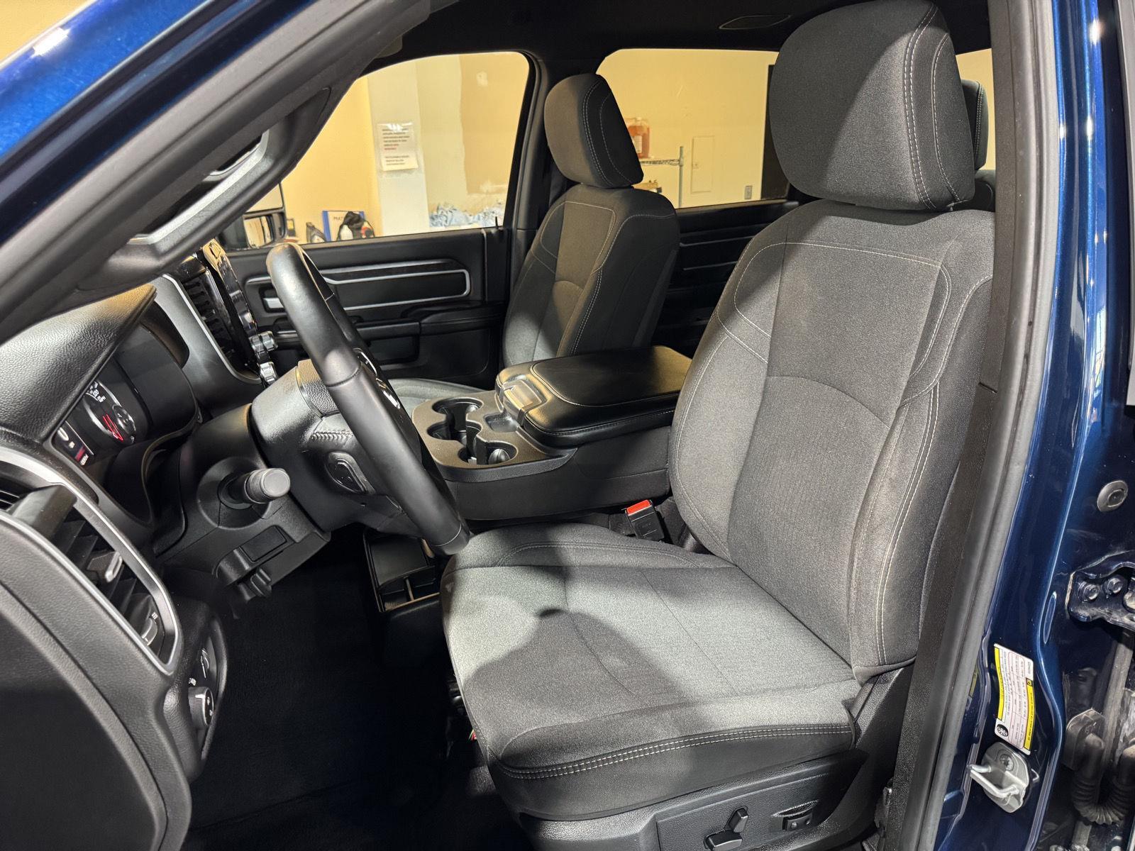 Vehicle photo 17