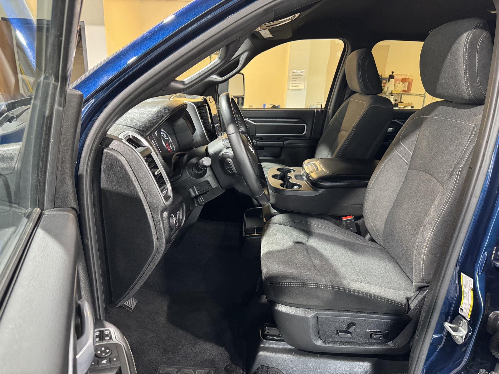 Vehicle photo 18