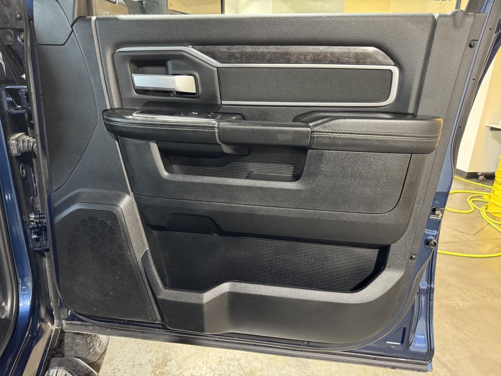 Vehicle photo 22