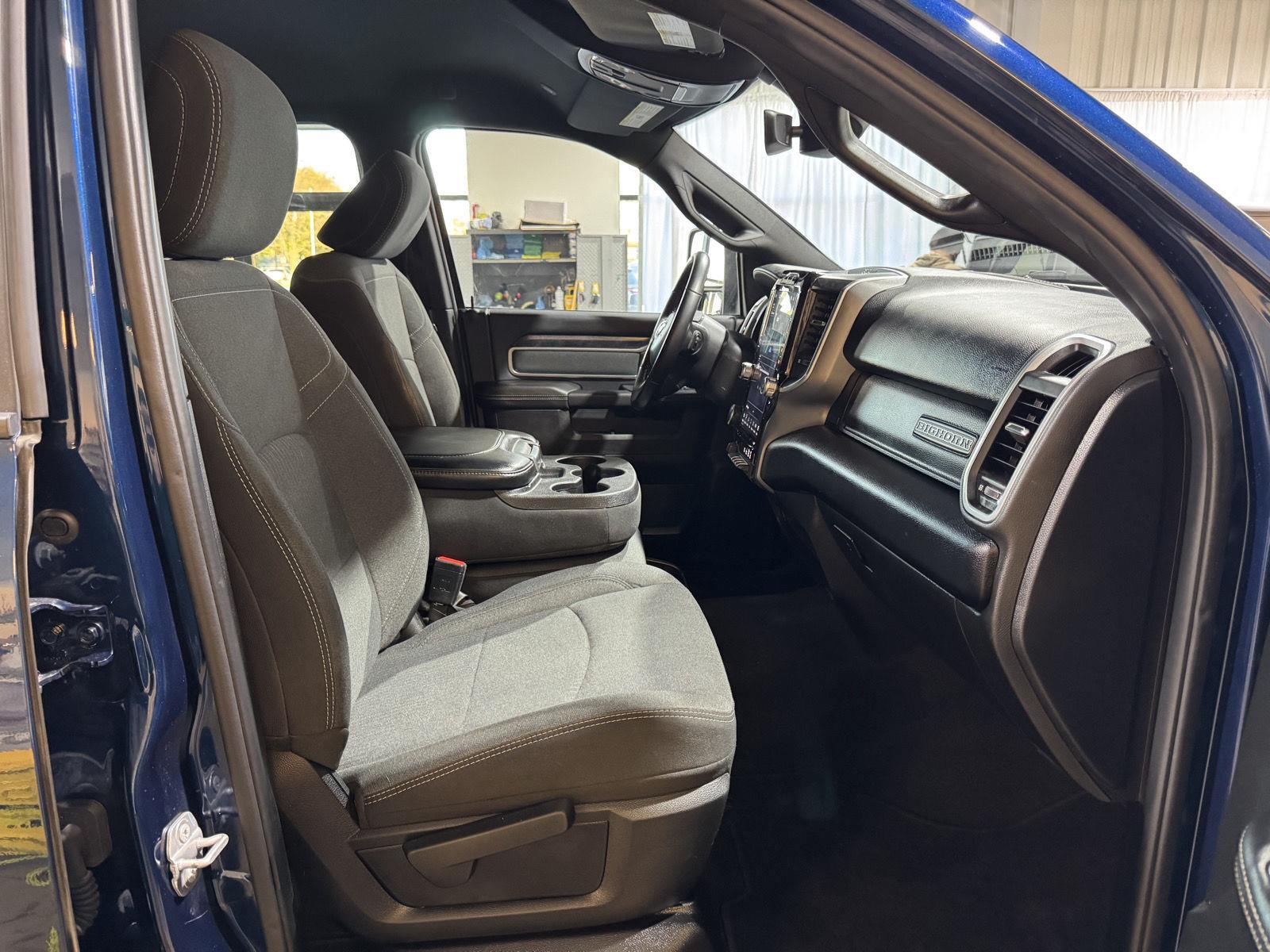 Vehicle photo 23