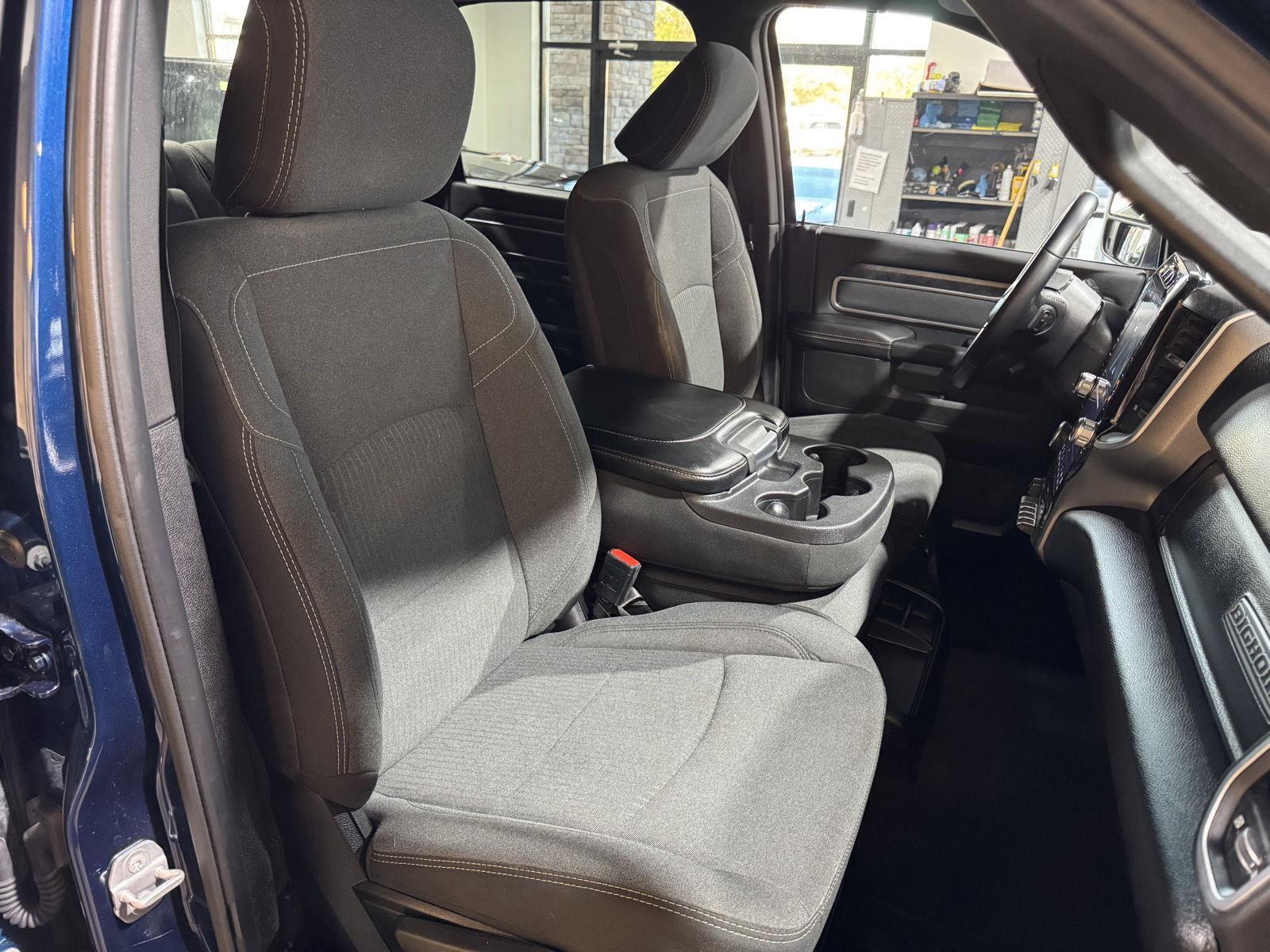 Vehicle photo 24