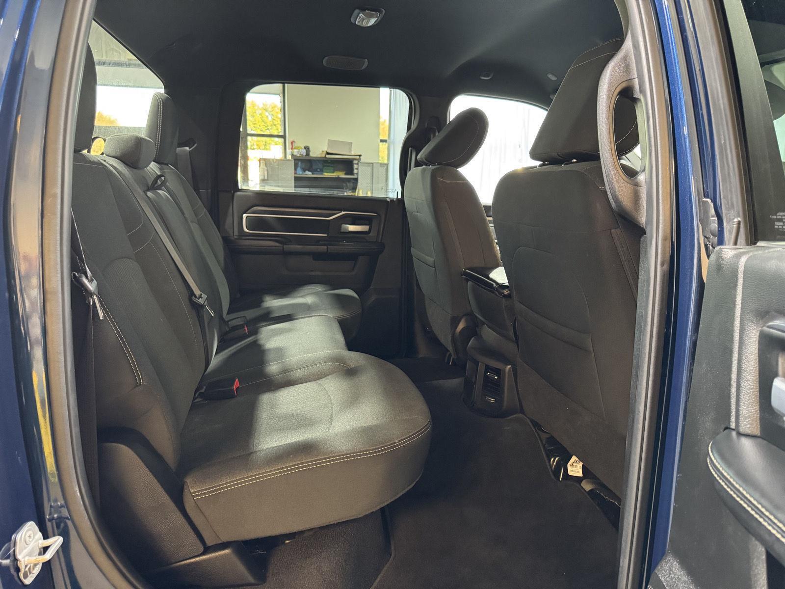 Vehicle photo 27