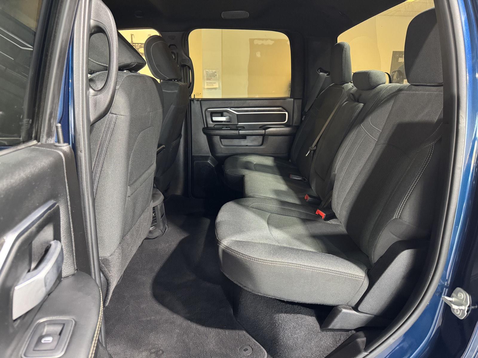 Vehicle photo 29