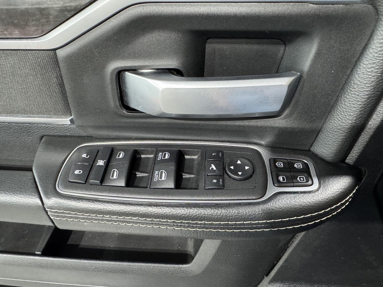 Vehicle photo 35
