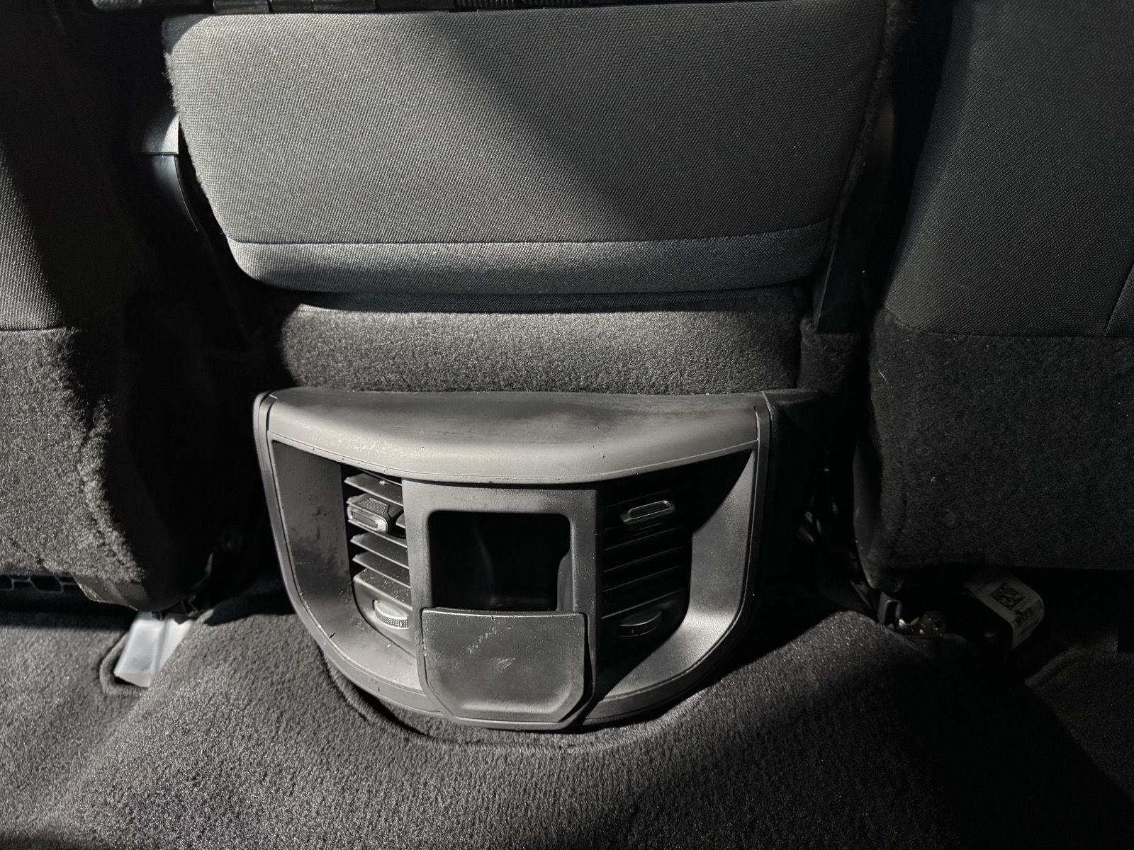Vehicle photo 38