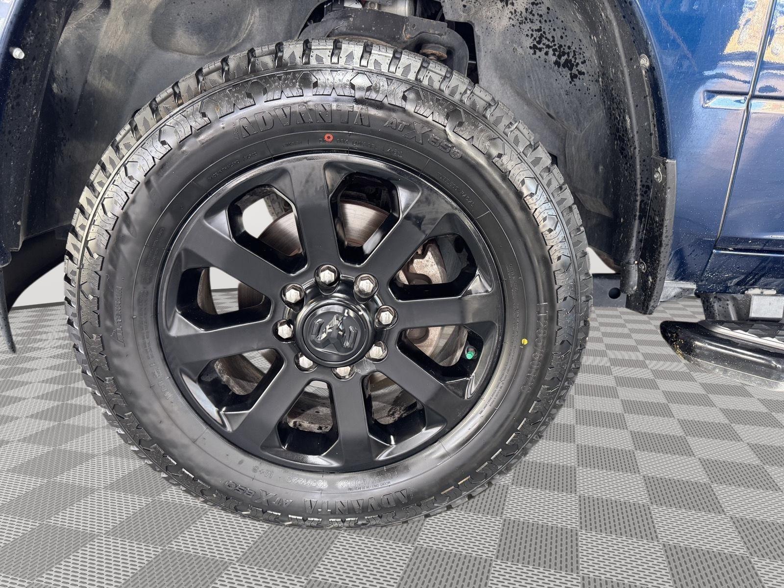 Vehicle photo 10