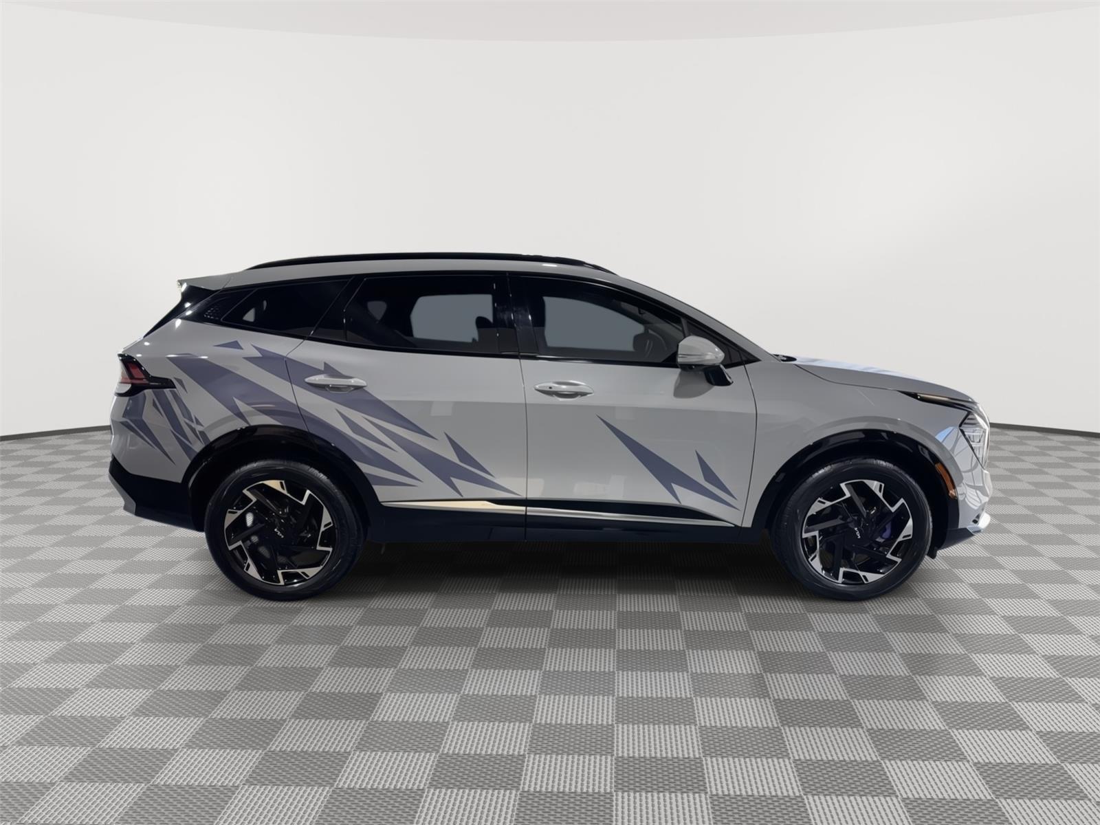 Vehicle photo 7