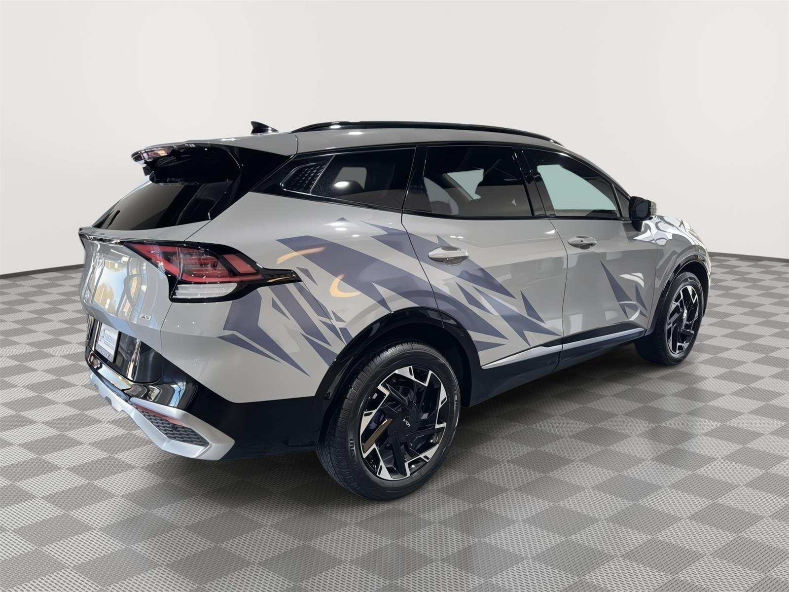 Vehicle photo 8